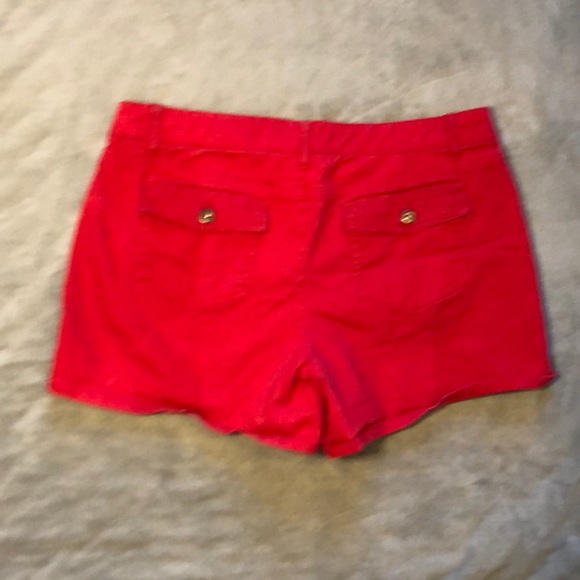 Fun red mid rise button flap shorts. Size 16 - Picture 3 of 6